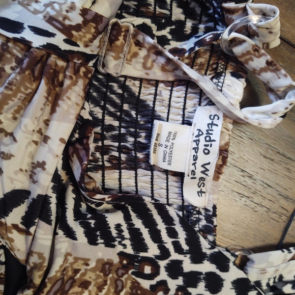 Satiny, and flowing dress in leopard brown print - Picture 4 of 5